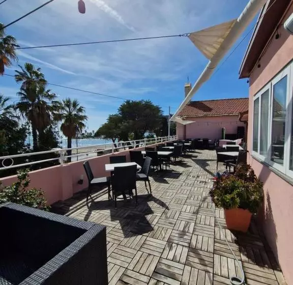 Hotelli Vela Bianca H & R