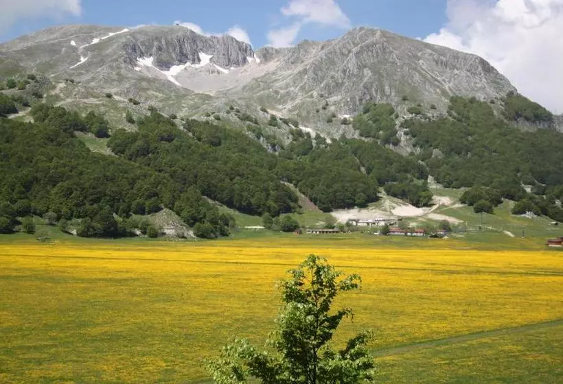 Aamiaismajoitus (B&B) La Pinetina