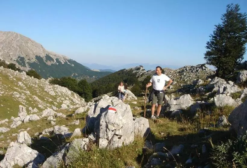 Aamiaismajoitus (B&B) La Pinetina