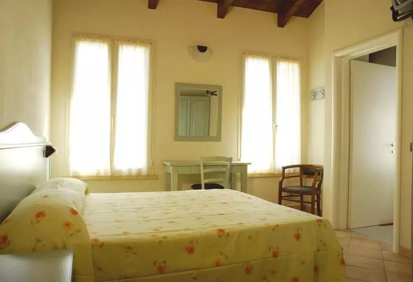 Hotelli Albergo Del Po
