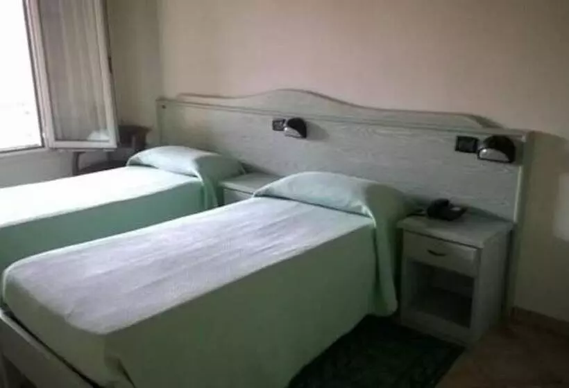 Hotelli Albergo Del Po