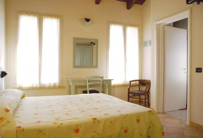 Hotelli Albergo Del Po
