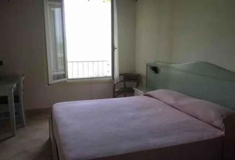 Hotelli Albergo Del Po