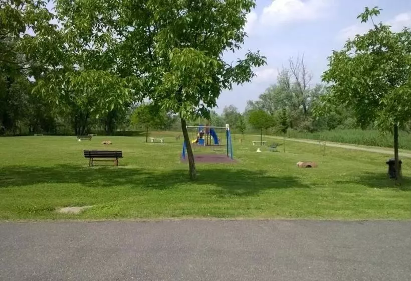 Hotelli Albergo Del Po