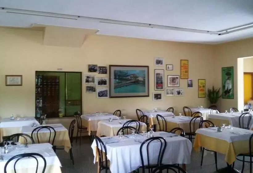 Hotelli Albergo Del Po