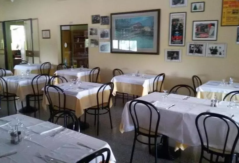 Hotelli Albergo Del Po