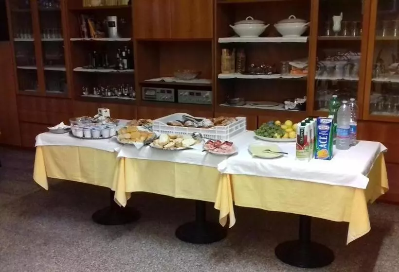 Hotelli Albergo Del Po