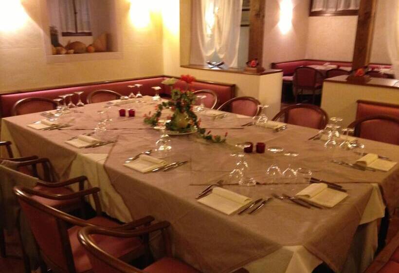 Отель Albergo Ristorante Flora