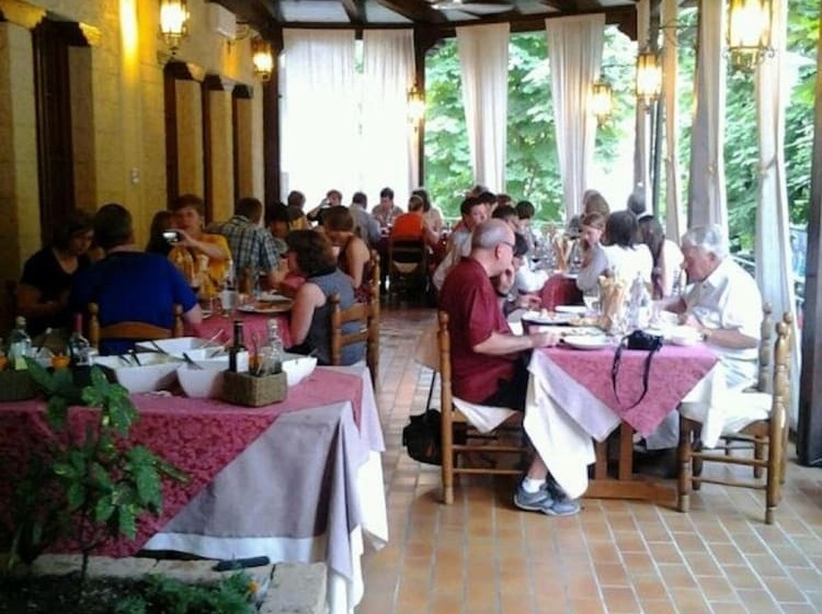 Отель Albergo Ristorante Flora