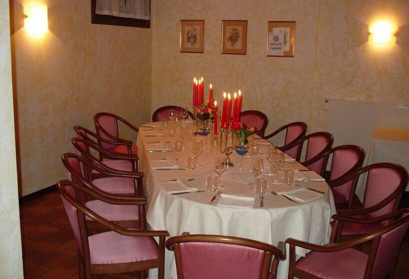 Отель Albergo Ristorante Flora