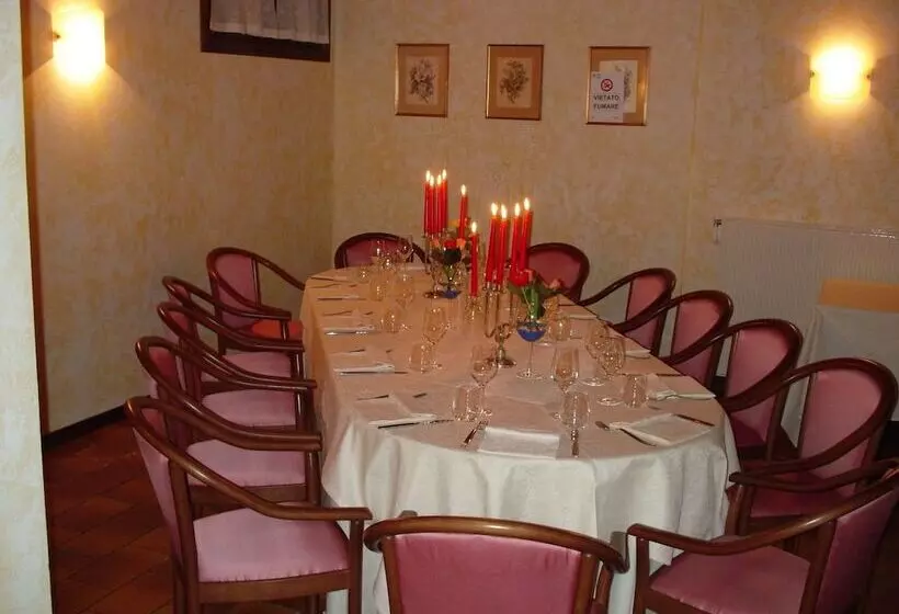 ホテル Albergo Ristorante Flora