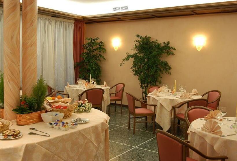 Отель Albergo Ristorante Flora