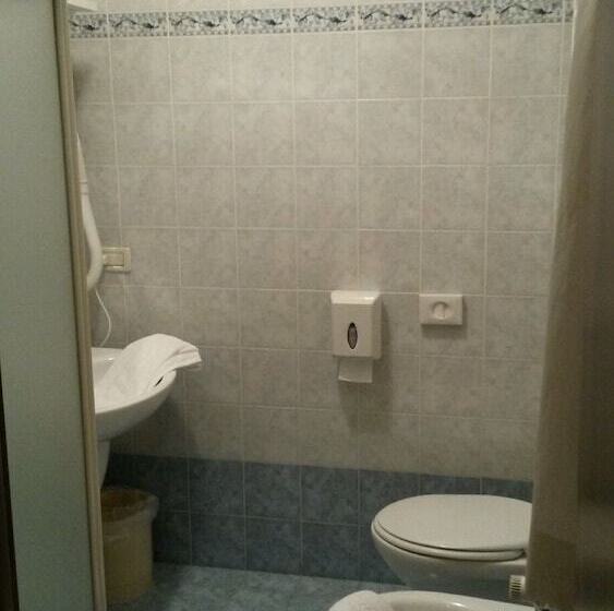 Отель Albergo Ristorante Flora