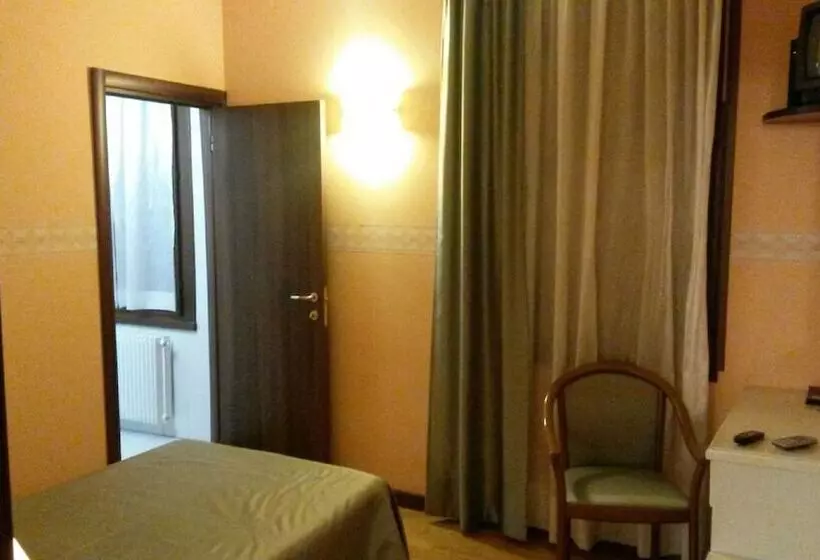 ホテル Albergo Ristorante Flora