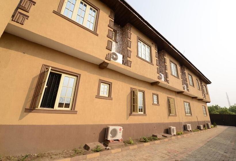 Momak 1 Hotel & Suites