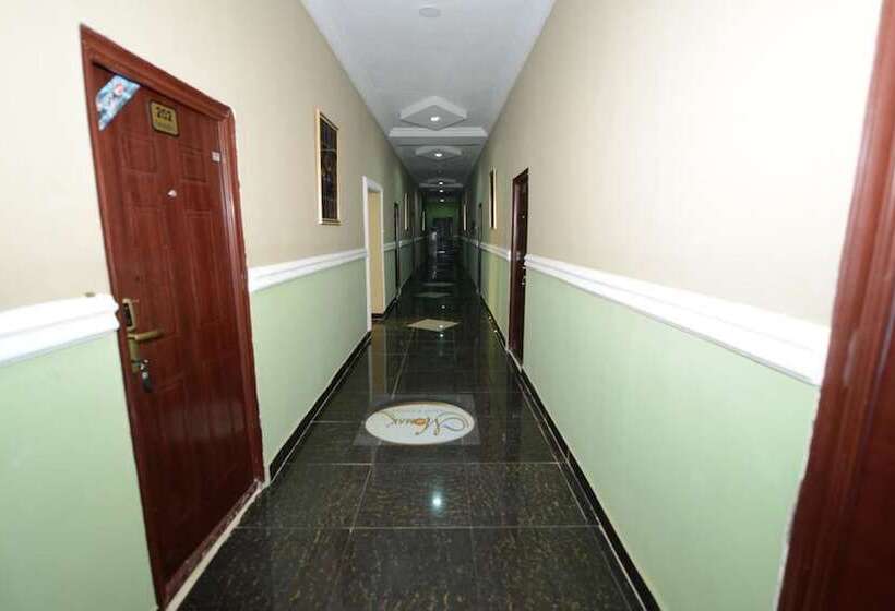 Momak 1 Hotel & Suites