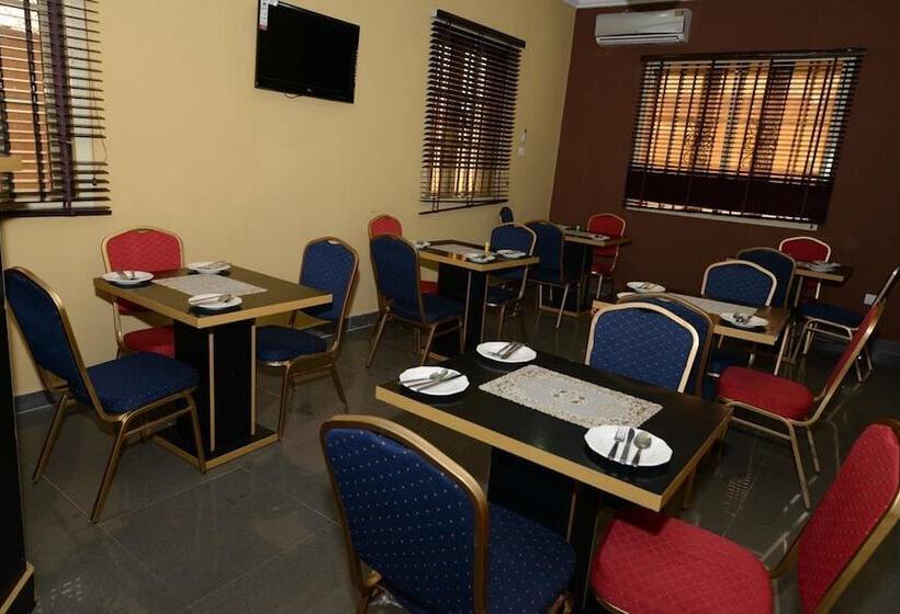 Momak 1 Hotel & Suites