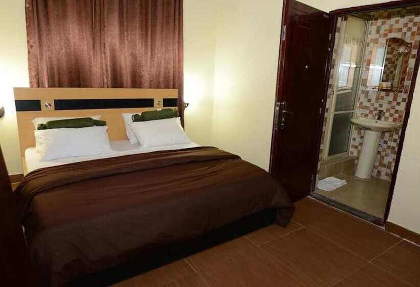 Momak 1 Hotel & Suites