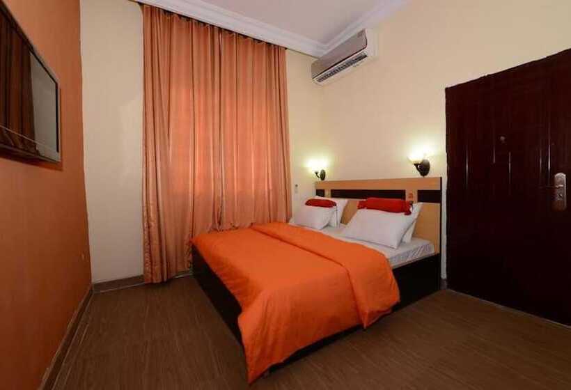 Momak 1 Hotel & Suites