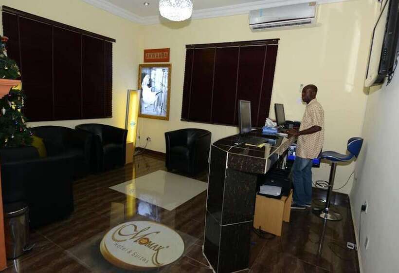 Momak 1 Hotel & Suites