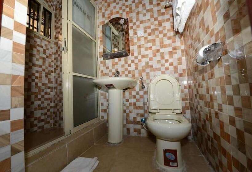 Momak 1 Hotel & Suites