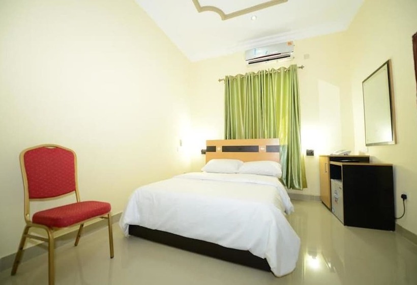 Momak 1 Hotel & Suites