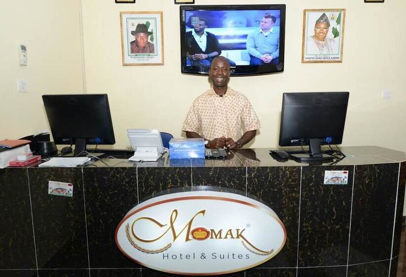 Momak 1 Hotel & Suites