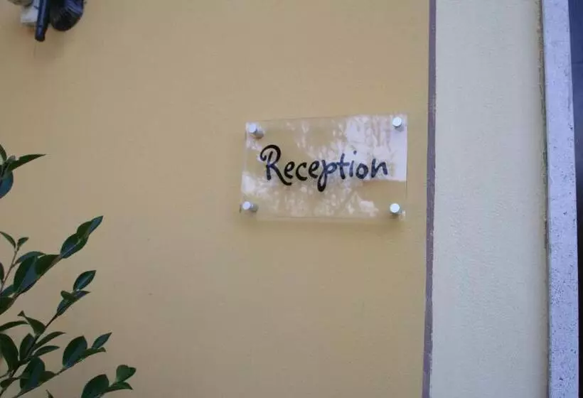 ベッドアンドブレックファースト La Stregatta