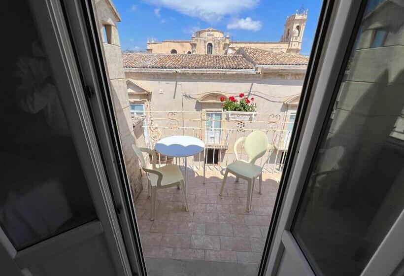 مبيت وإفطار Plaza Rooms