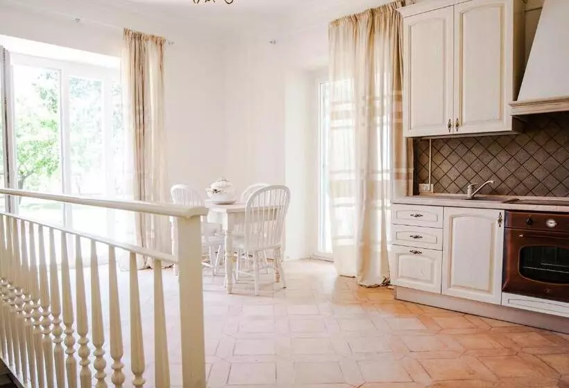 Aamiaismajoitus (B&B) Villa Strampelli