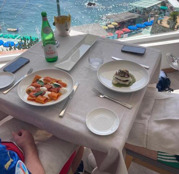 تختخواب و صبحانه Villacore Capri