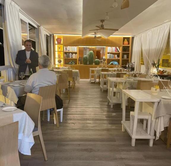 تختخواب و صبحانه Villacore Capri