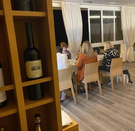 تختخواب و صبحانه Villacore Capri