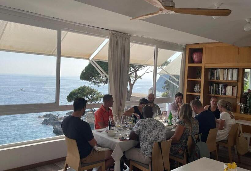 تختخواب و صبحانه Villacore Capri