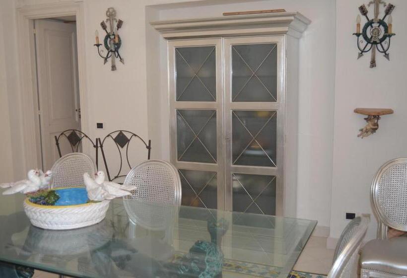 تختخواب و صبحانه Villacore Capri