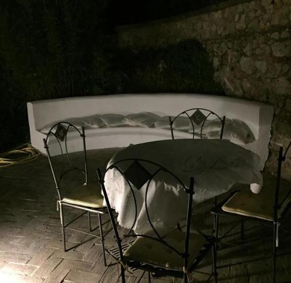 تختخواب و صبحانه Villacore Capri