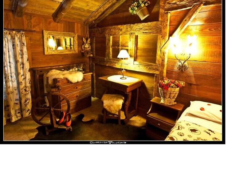 Отель Baita La Jolie Bergere