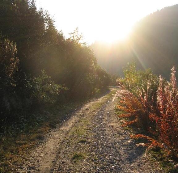 Отель Baita La Jolie Bergere