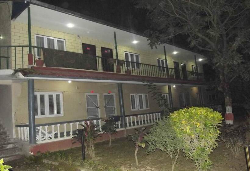 هتل Gorkha Hamlet Resort