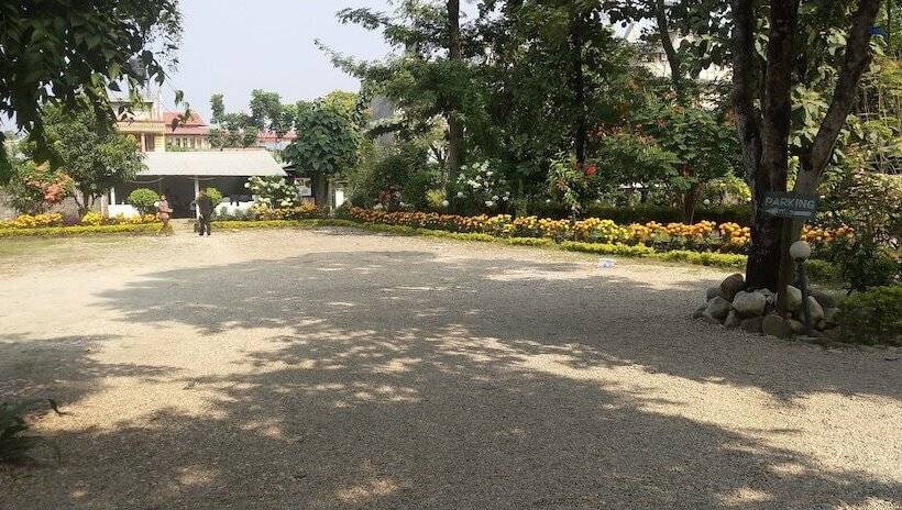 هتل Gorkha Hamlet Resort