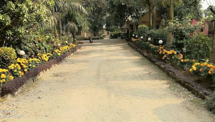 هتل Gorkha Hamlet Resort