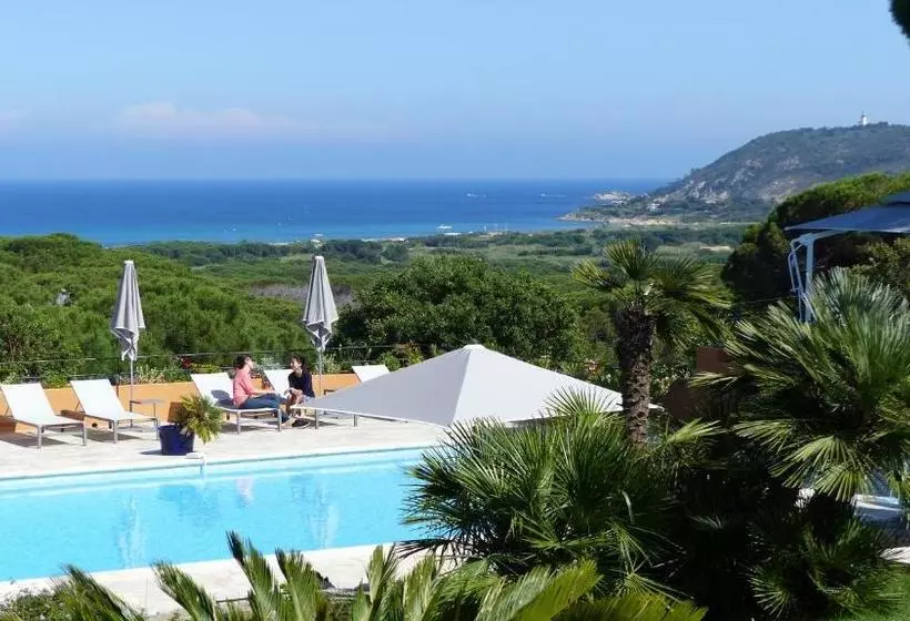 Hotelli Hôtel Les Bouis   Vue Mer