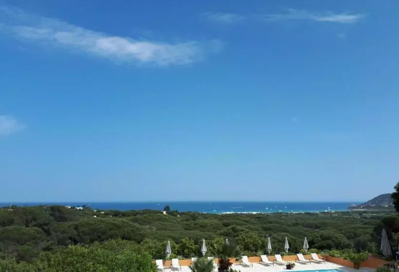 Hotelli Hôtel Les Bouis   Vue Mer