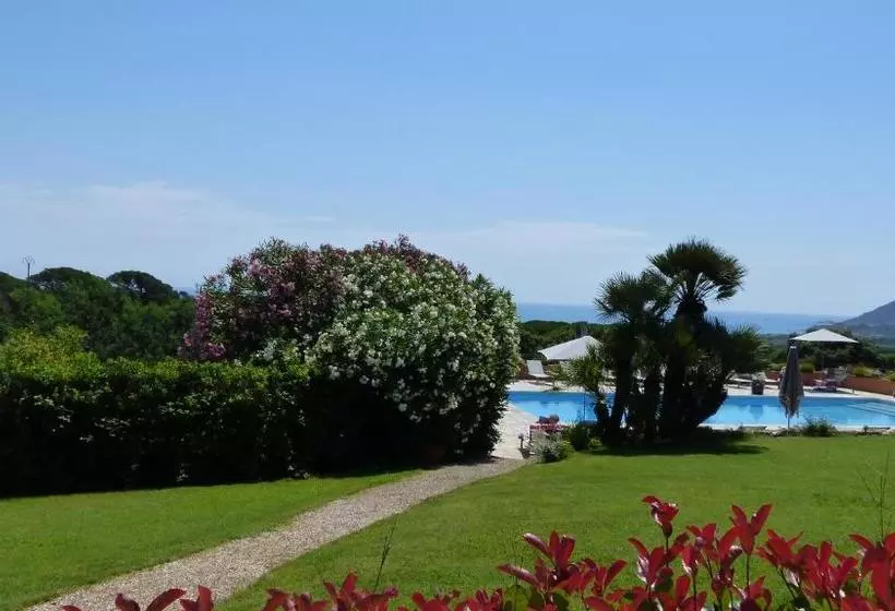 Hotelli Hôtel Les Bouis   Vue Mer