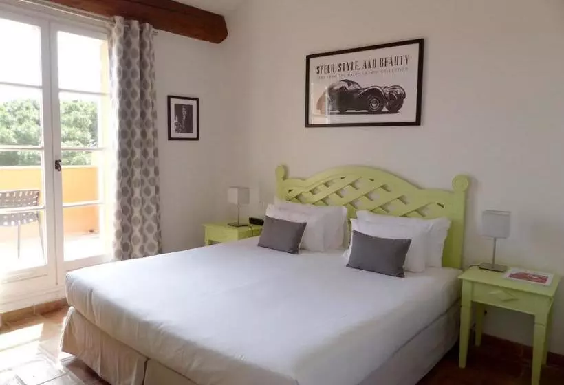 Hotelli Hôtel Les Bouis   Vue Mer