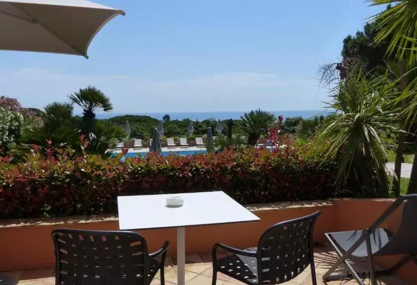 Hotelli Hôtel Les Bouis   Vue Mer