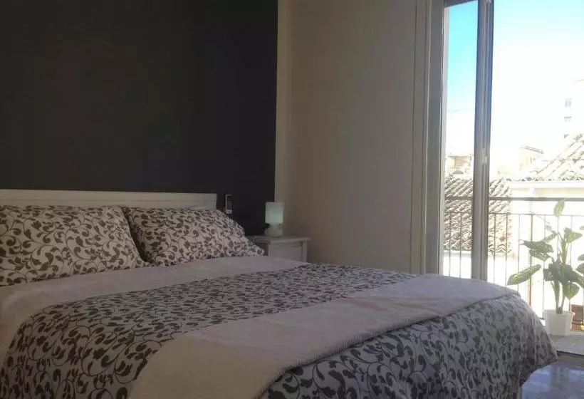 تختخواب و صبحانه A Due Passi Dal Centro