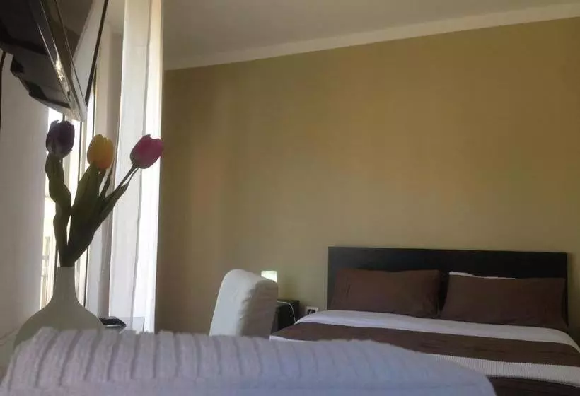 تختخواب و صبحانه A Due Passi Dal Centro