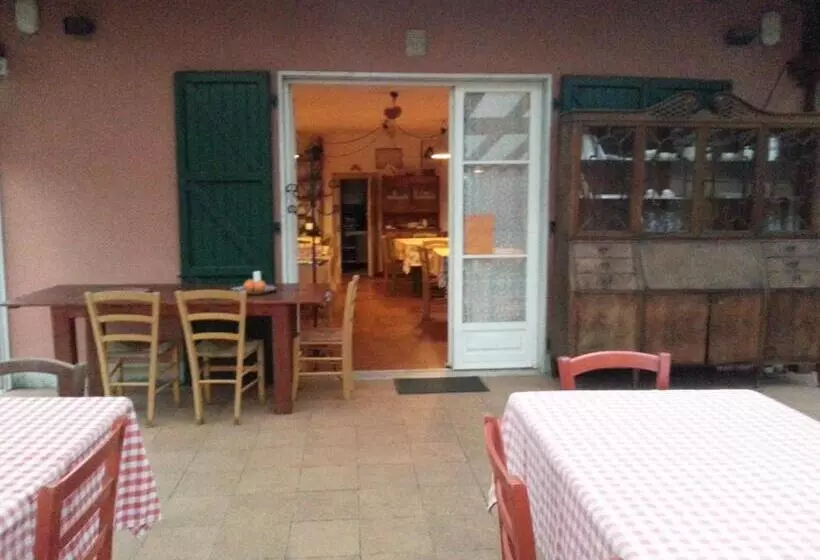 ベッドアンドブレックファースト Agriturismo La Rosa Canina