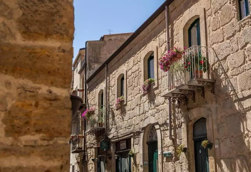 تختخواب و صبحانه Bianko Ecochic & L Angolo Di Levante